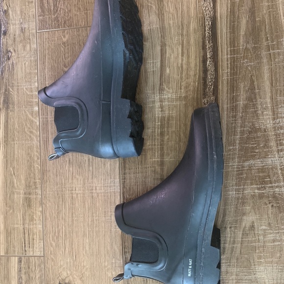 Matt & Nat Rain Booties - Picture 1 of 2